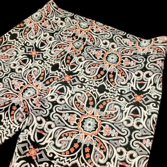 Vintage Black and White Patterned Leggings - Picture 2 of 7